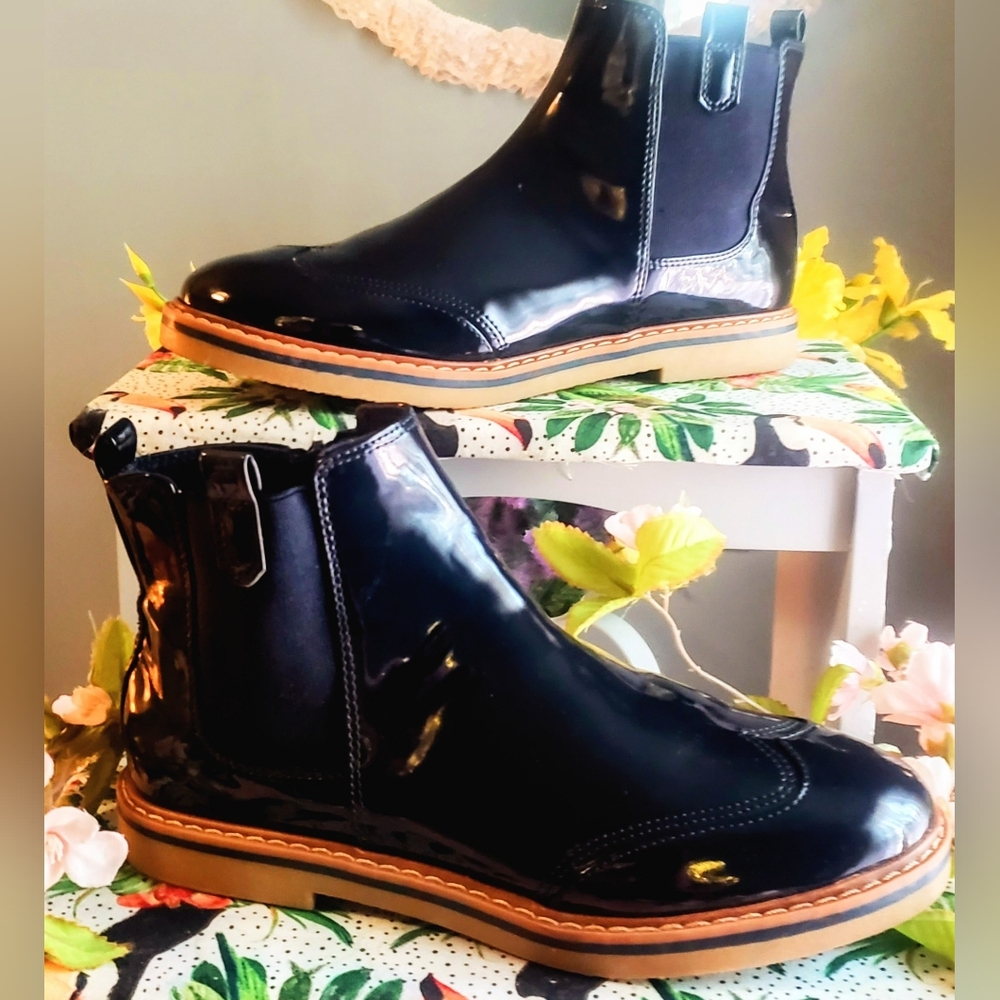 New Zara Women's Boots Black Shiny Patent Leather  Size 6.5